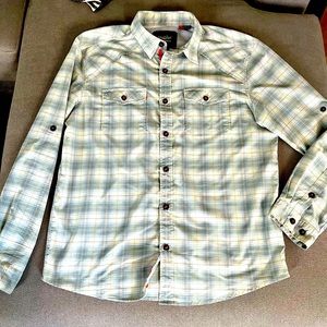 Howler Brothers Shirt with wood buttons,lightweight and breathable.